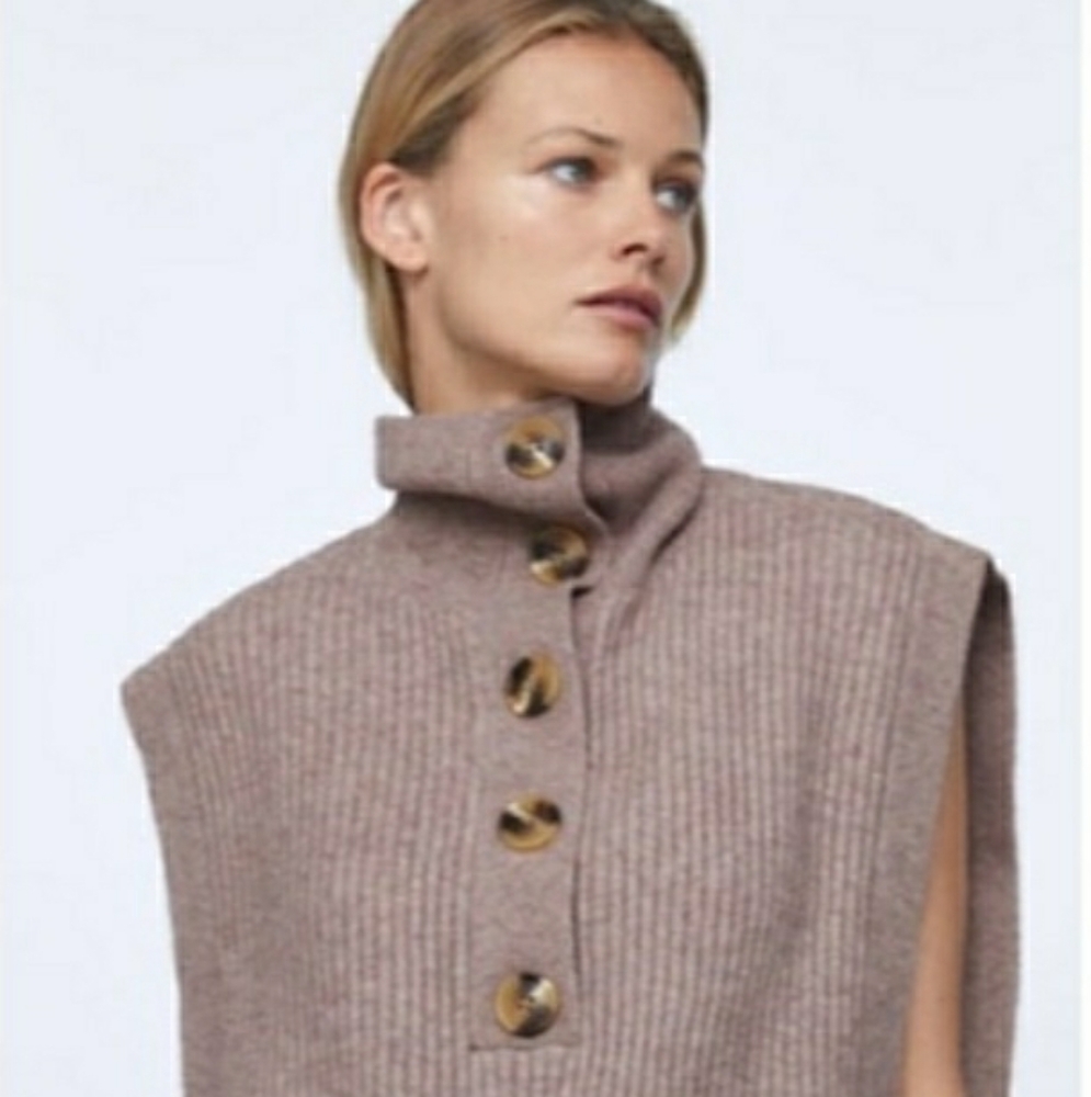 Zara Ribbed Knit Vest with side slits  NWT